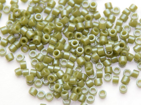 Miyuki Delica 11/0 1,6mm Opaque Avocado 5g