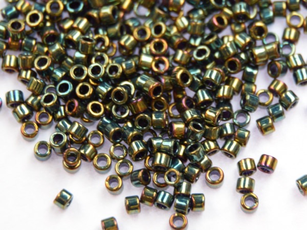 Miyuki Delica 11/0 1,6mm Metallic Rainbow Green 5g