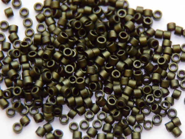 Miyuki Delica 11/0 1,6mm metallic matt Olive 5g