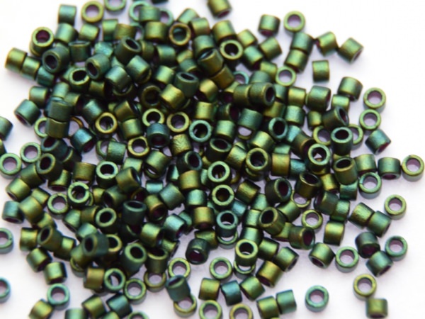 Miyuki Delica 11/0 1,6mm Matte Peacock Green 100g