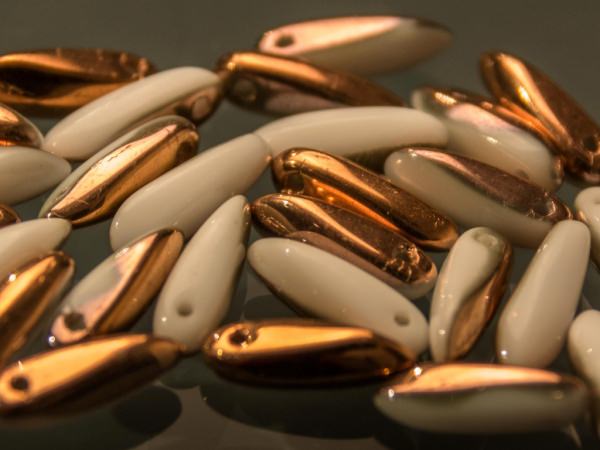 mini Dagger Beads 3x11mm weiß Capri-Gold